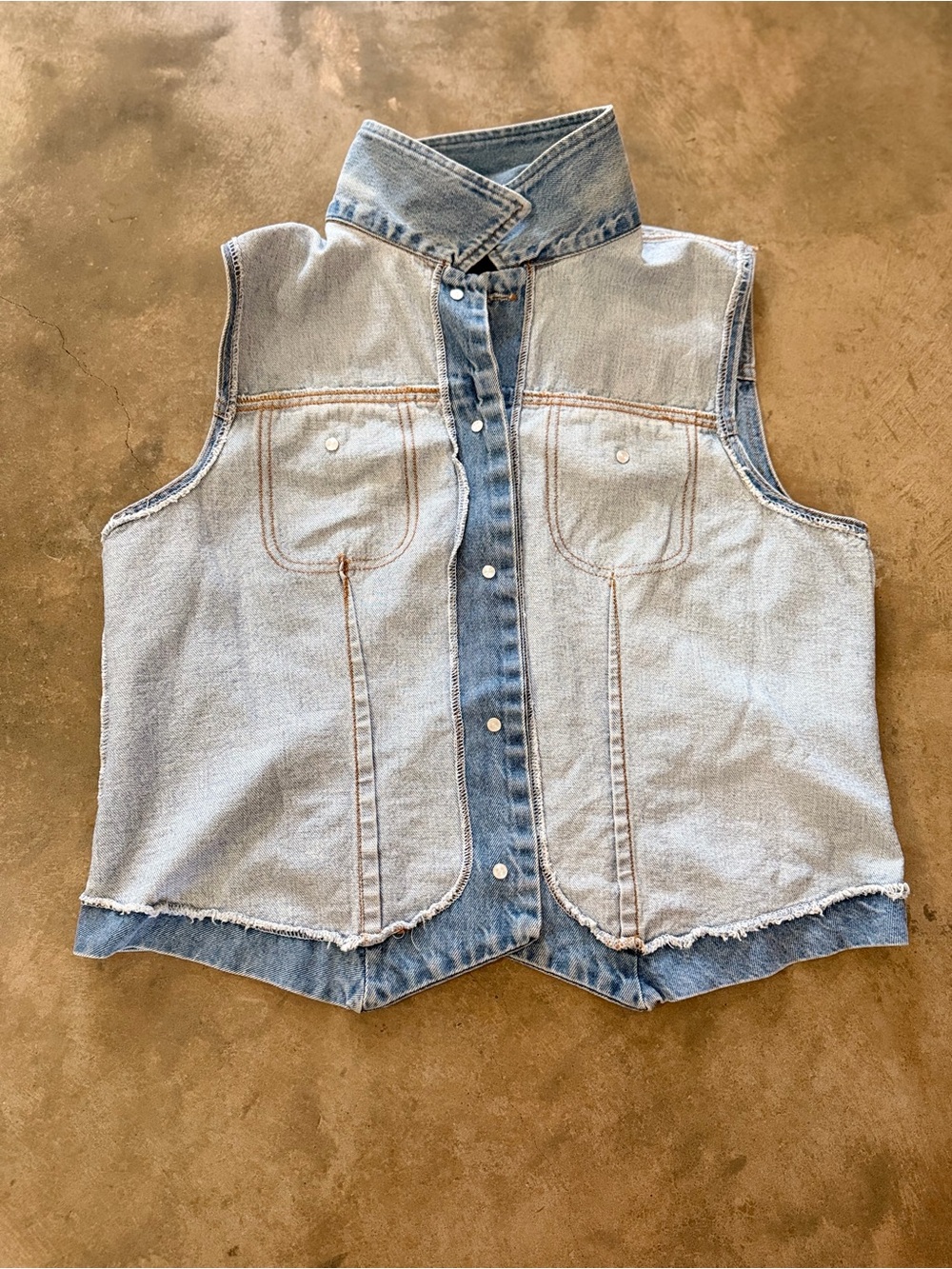 Vintage Faded Glory L Denim Vest Cotton Fall Family Photos Game Day Fit Tailgate - Picture 7 of 8